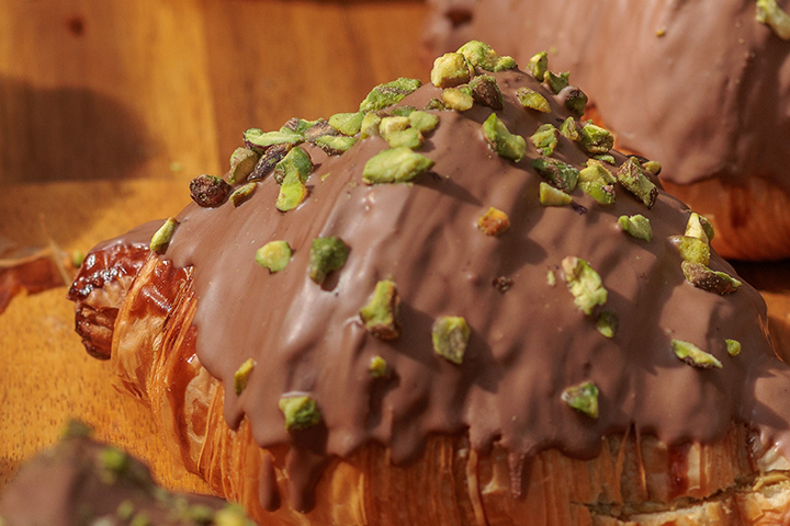 Try the Viral Dubai Chocolate Croissant at C’est Du Gâteau This Weekend